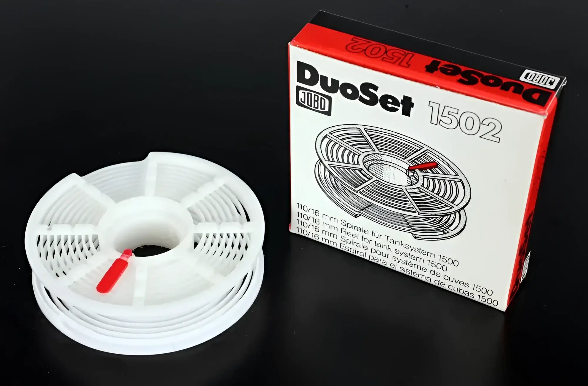White plastic spool with red central tab for tank system 1500